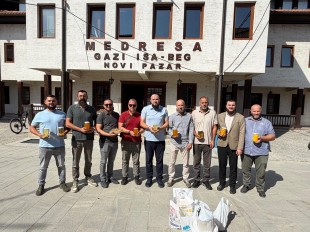 Pčelarsko udruženje „Kron“ doniralo med Gazi Isa-beg medresi
