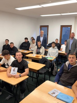 Dr. Rešad ef. Plojović posjetio maturante pred putovanje na umru