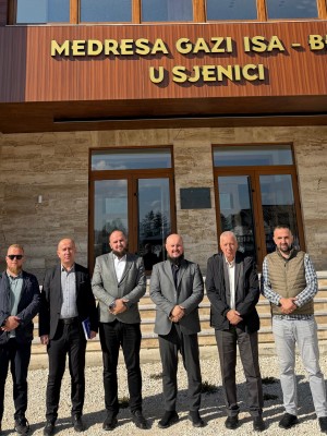 Direktor Gazi Isa-beg medrese obišao odjeljenje ženske medrese u Sjenici